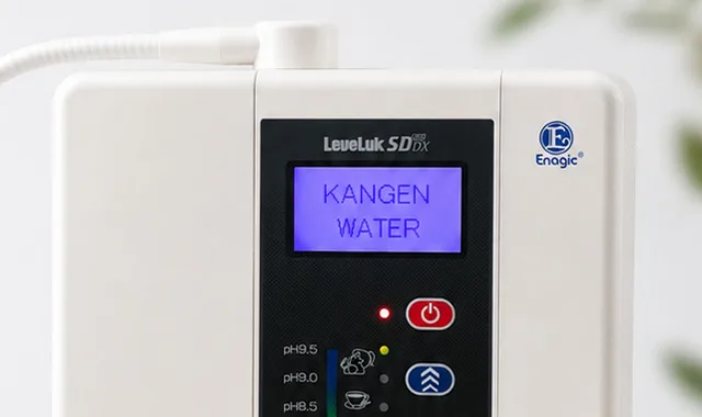Wyświetlacz LCD SD501DX pokazujący napis „Kangen Water"